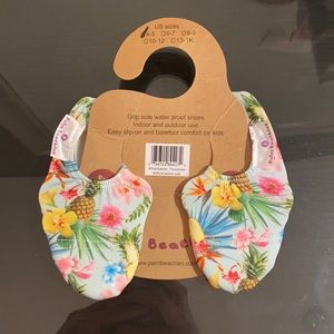 Palm beaches pineapple kids toddler water shoes size 4-5 NWT